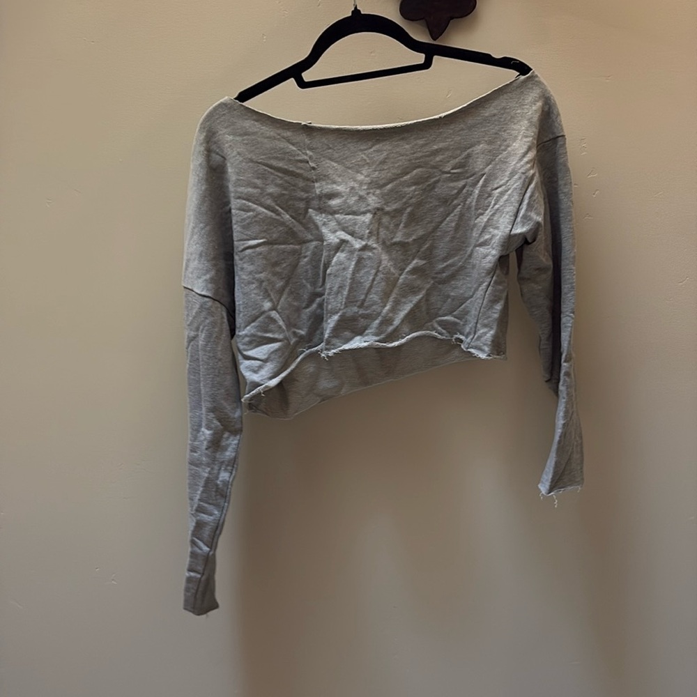 Missguided Light Gray Cropped Off-Shoulder Sweatshirt